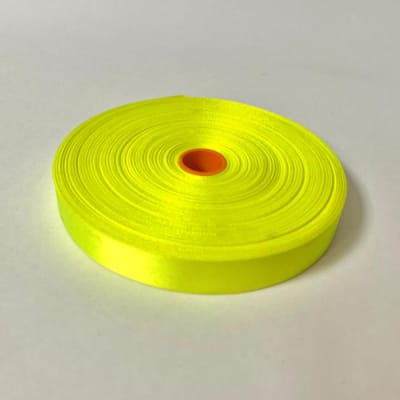 Rollo de cinta satín de 15mm en color amarillo neón, 50 metros - Producto de vitrina