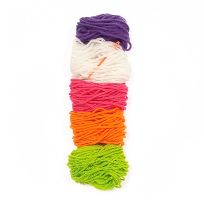 Set lanas + aguja, colores: lila, blanco, fucsia, naranja y verde1