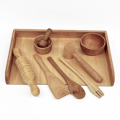 Tabla de amasar con 8 utensilios de cocina de madera nativa1