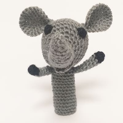 Títere dedo elefante amigurumi1