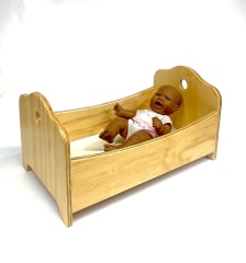 Cama de madera grande para muñecas