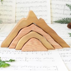 Montañas, línea madera nativa