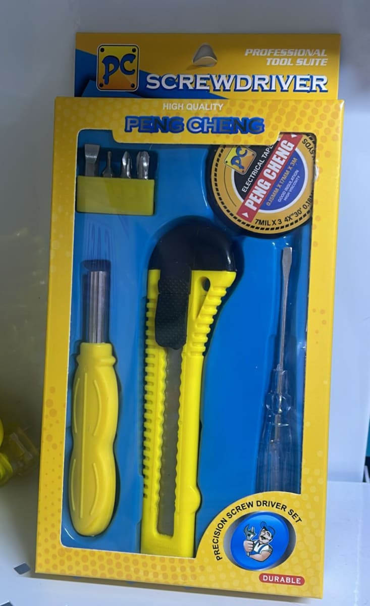 SET DE HERRAMIENTA EN CAJA CON CUTTER1