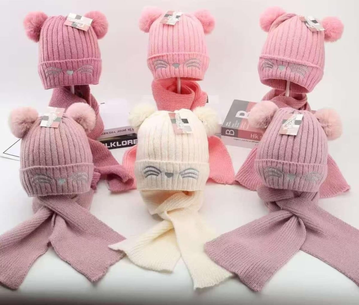 PACK GORRO+CHALINA CATS1