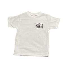 Polera blanca Colegio Puerto Natales
