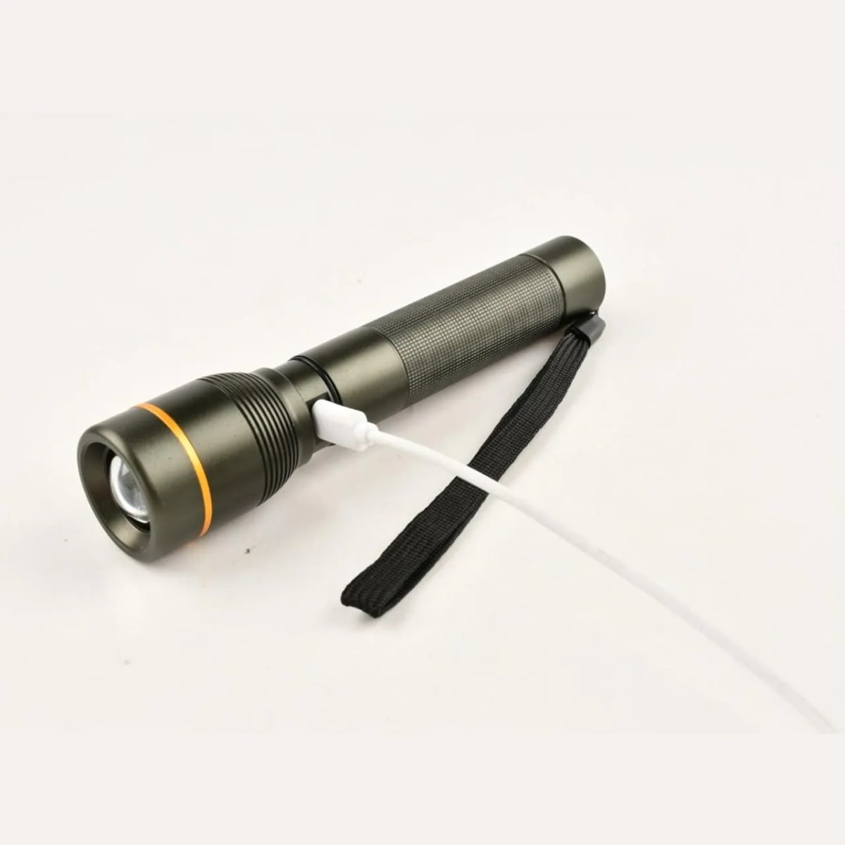 Linterna Led Táctica Recargable 1000 lúmenes4