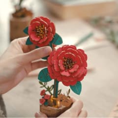 Camelia Flor de Madera Red Camellia