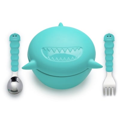 CONTENEDOR DE SILICONA Y CUBIERTOS TIBURON1