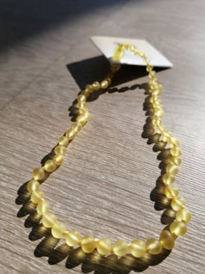 COLLAR BEBE AMARILLO MIEL SIN PULIR COLLAR BEBE AMARILLO MIEL SIN PULIR