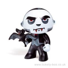 ARTY TOYS DRACULUM