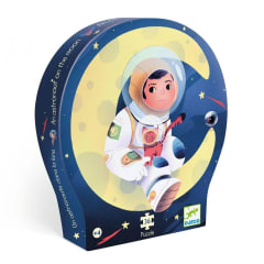 ASTRONAUTA ON THE MOON