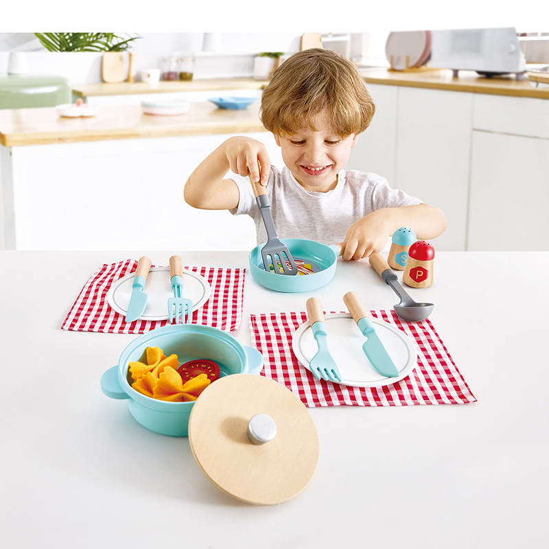 OLLA PARA COCINAR Y PLATOS PARA SERVIR1