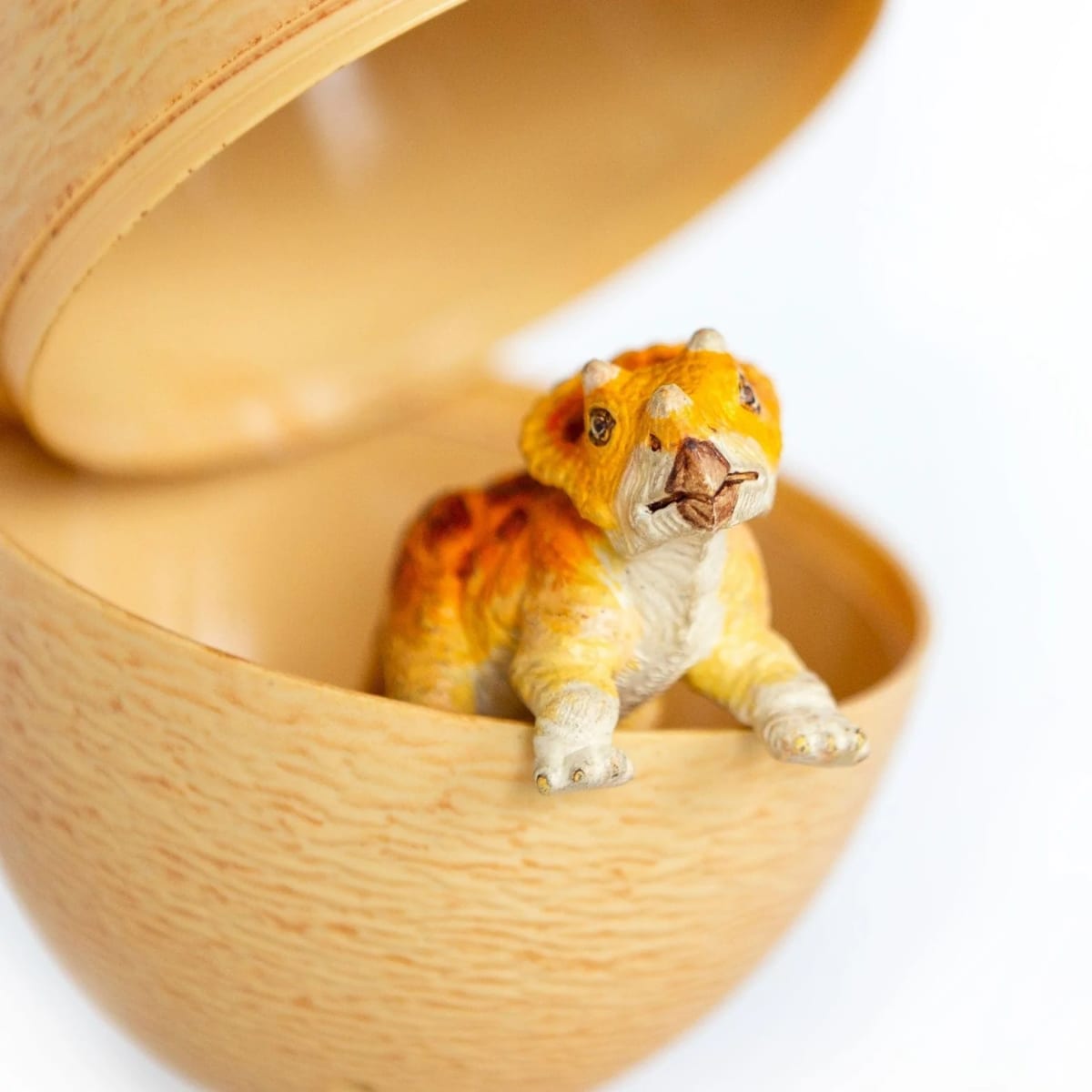 DINO DANA TRICERATOPS BABY WHIT EGG2