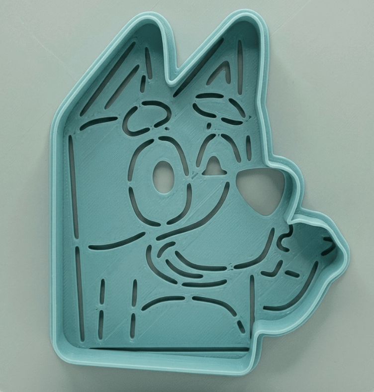 STENCIL Y CORTADOR DE 10 CM - BLUEY1