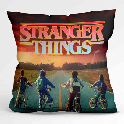 Cojín Stranger Things D121