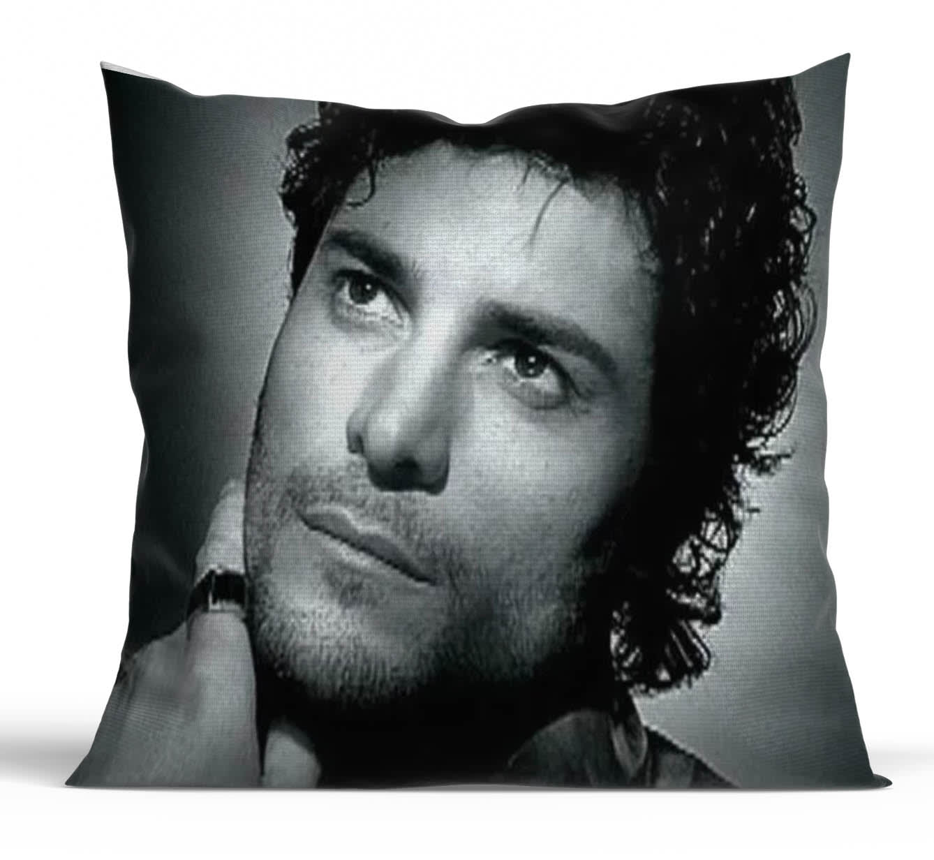Cojín Decorativo Chayanne D4