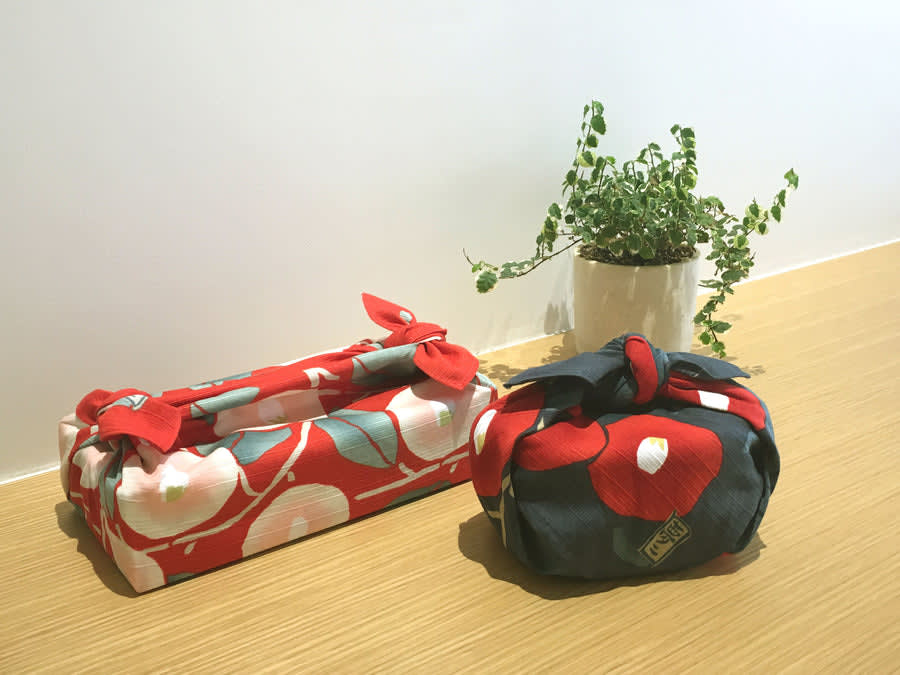 Furoshiki japonés 48 cm Yumeji Takehisa - Camelia Roja2