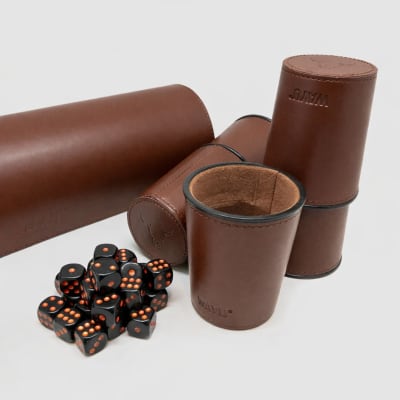 Juego de Cachos de Cuero con Dados – Set 5 Cachos 25 Dados Parrillero1