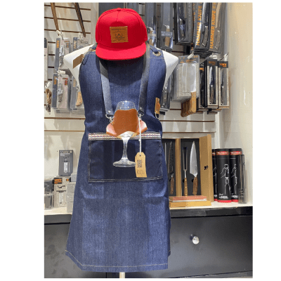 Pechera de Mezclilla Parrillera – Estilo y Protección para el Asador Moderno2