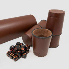 Juego de Cachos de Cuero con Dados – Set 5 Cachos 25 Dados Parrillero