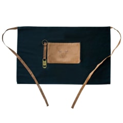 Mandil Parrillero Wayu con Destapador Integrado | Delantal BBQ con Bolsillo Frontal