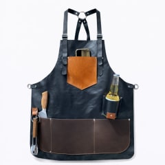 Pechera de Cuero “Parrillero Austral” – El Orgullo del Asador Chileno