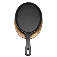 Plato Sartén Iron Cast con Base de Madera Wayu – Poder y Estilo en Tu Parrilla