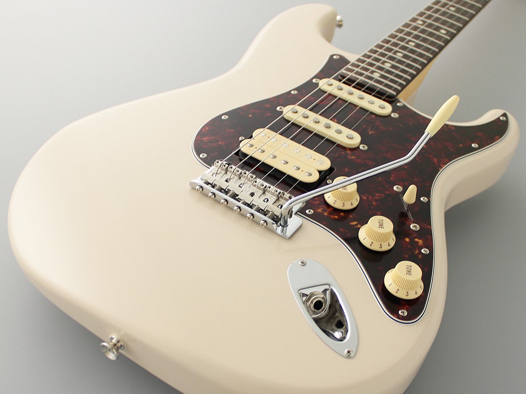 Guit Eléctrica Neo Classic NST110RAL VWH Strat HSS Funda1