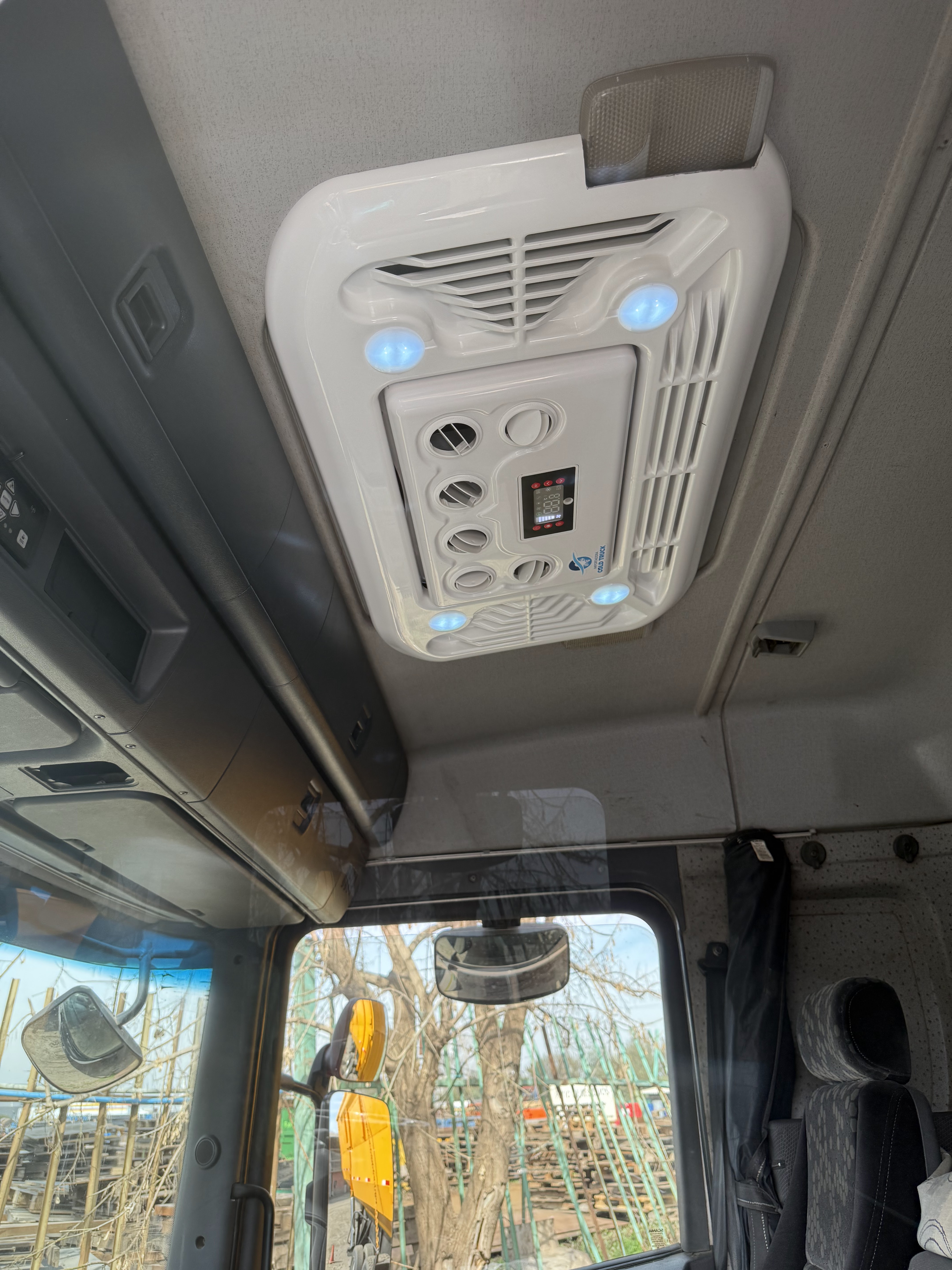 Escotilla y calefacción estacionaria - Vista completa