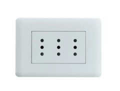 Enchufe Triple Punteado 10A 250V Blanco