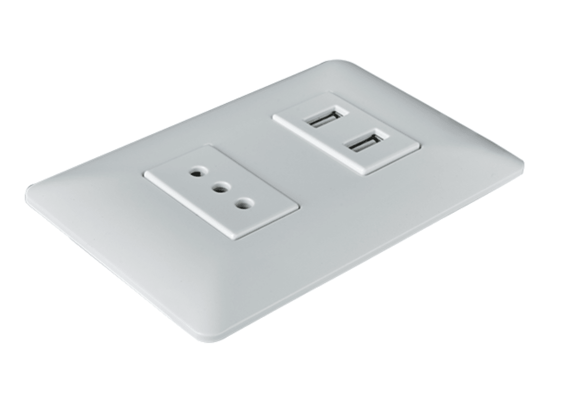 Enchufe Simple 10A 250V + Toma USB3