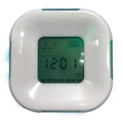 RELOJ DESPETADOR C/LUZ (3 P/AAA NO INCLUIDAS)2