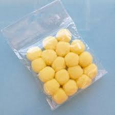 POMPONES AMARILLO PASTEL 18 UND 2.5 CM  24942