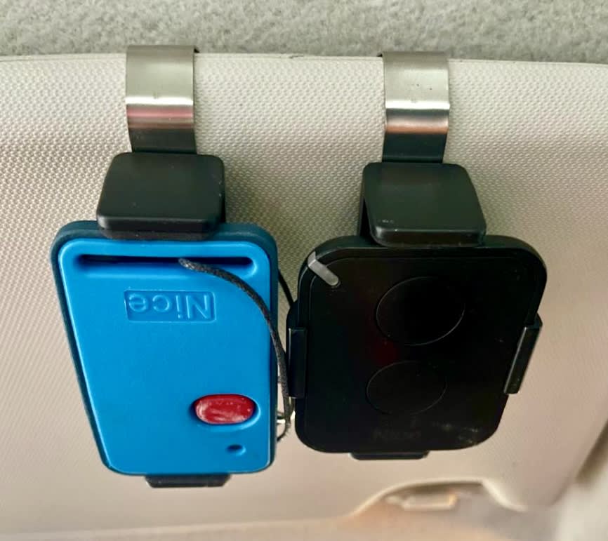 SOPORTE PARA CONTROL REMOTO EN VICERA AUTO3