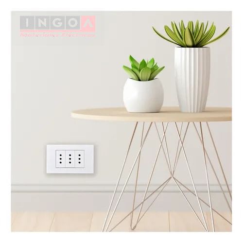 Enchufe Triple Emb. 10A 250V Blanco Base Metalica - Want5