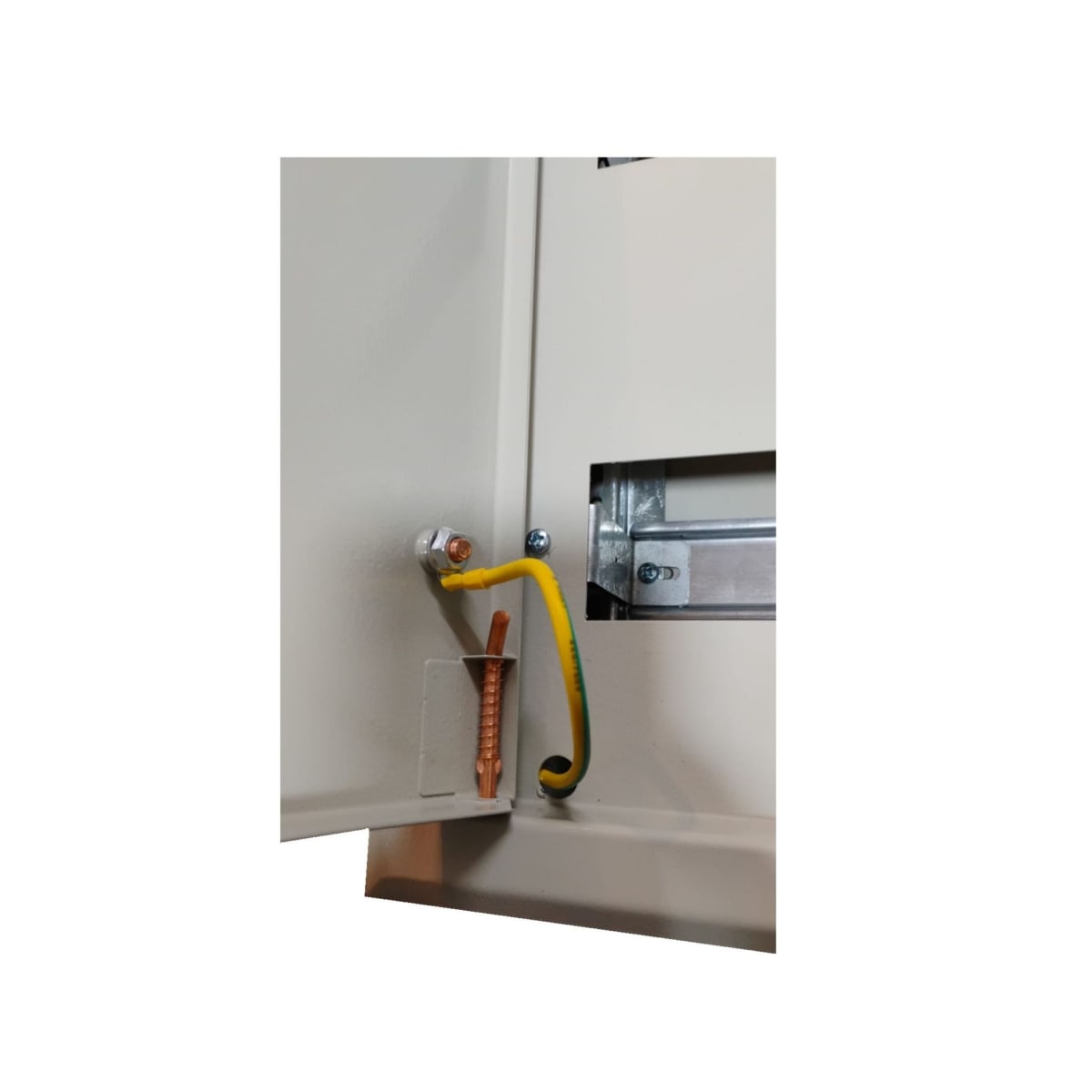 Tablero Metalico Embutido 28 Modulos IP41 Ral7032 - Vista 2