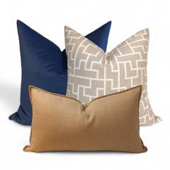 SET DE COJINES GEOMÉTRICO ARENA AZUL EN NAPA SOFT