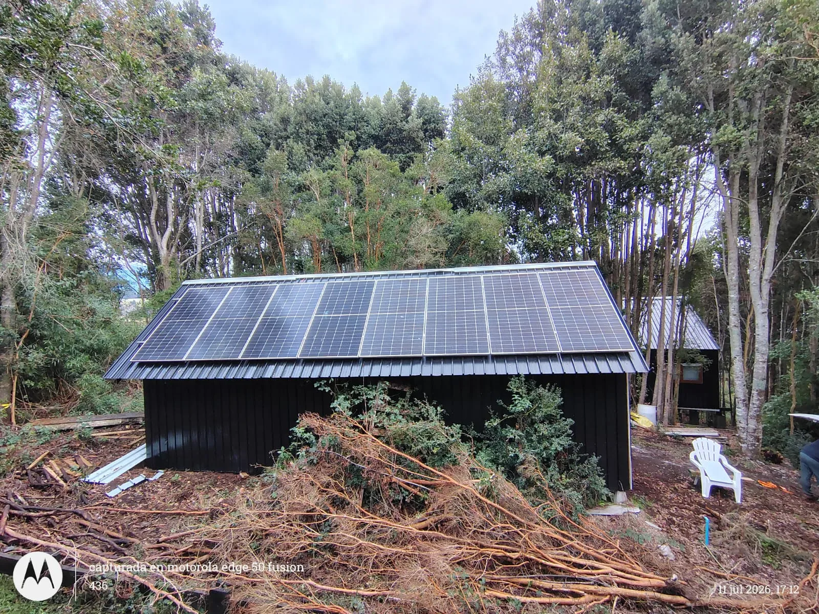Sistema Solar Fotovoltaico Off-Grid en Puerto Octay: Vivienda de 200 m² con baterías de litio y tecnología Victron