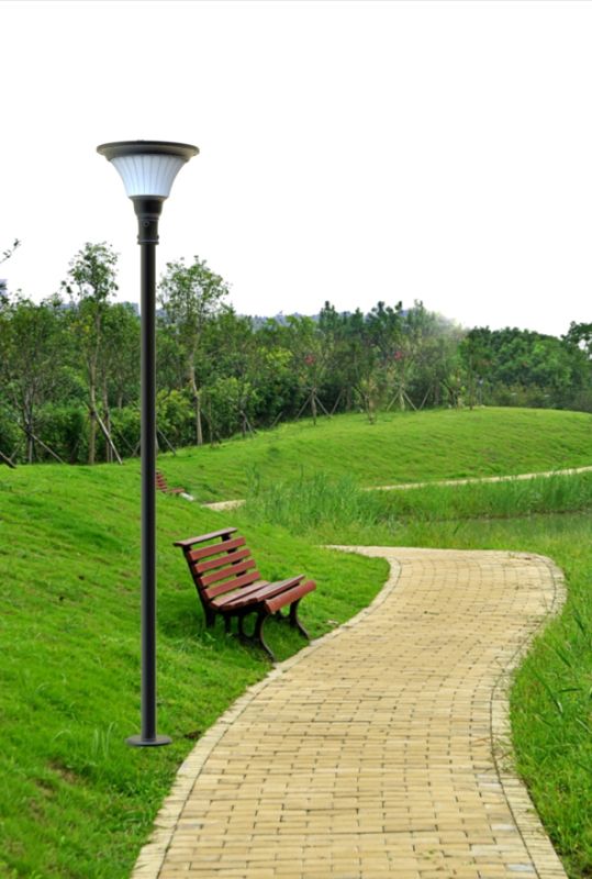 Luminaria Solar Integrada 2000 Lúmenes 20W para Parques Natura Energy SpA