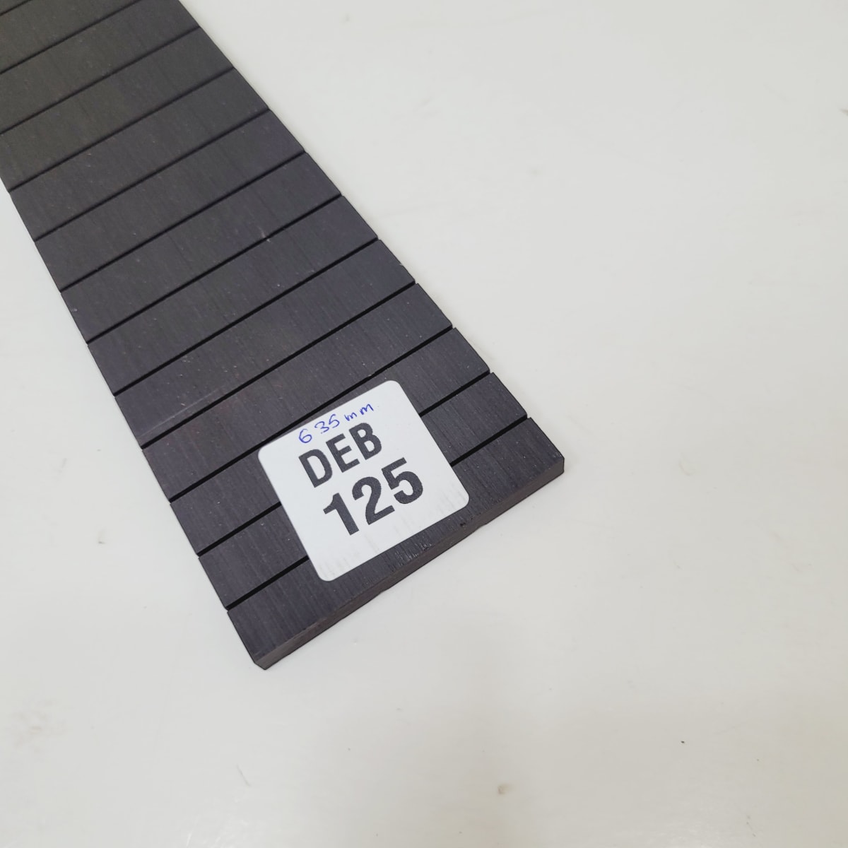 Diapason Ranurado REF: DEB-125 de Ebano para Guitarra Clasica Escala 635mm2