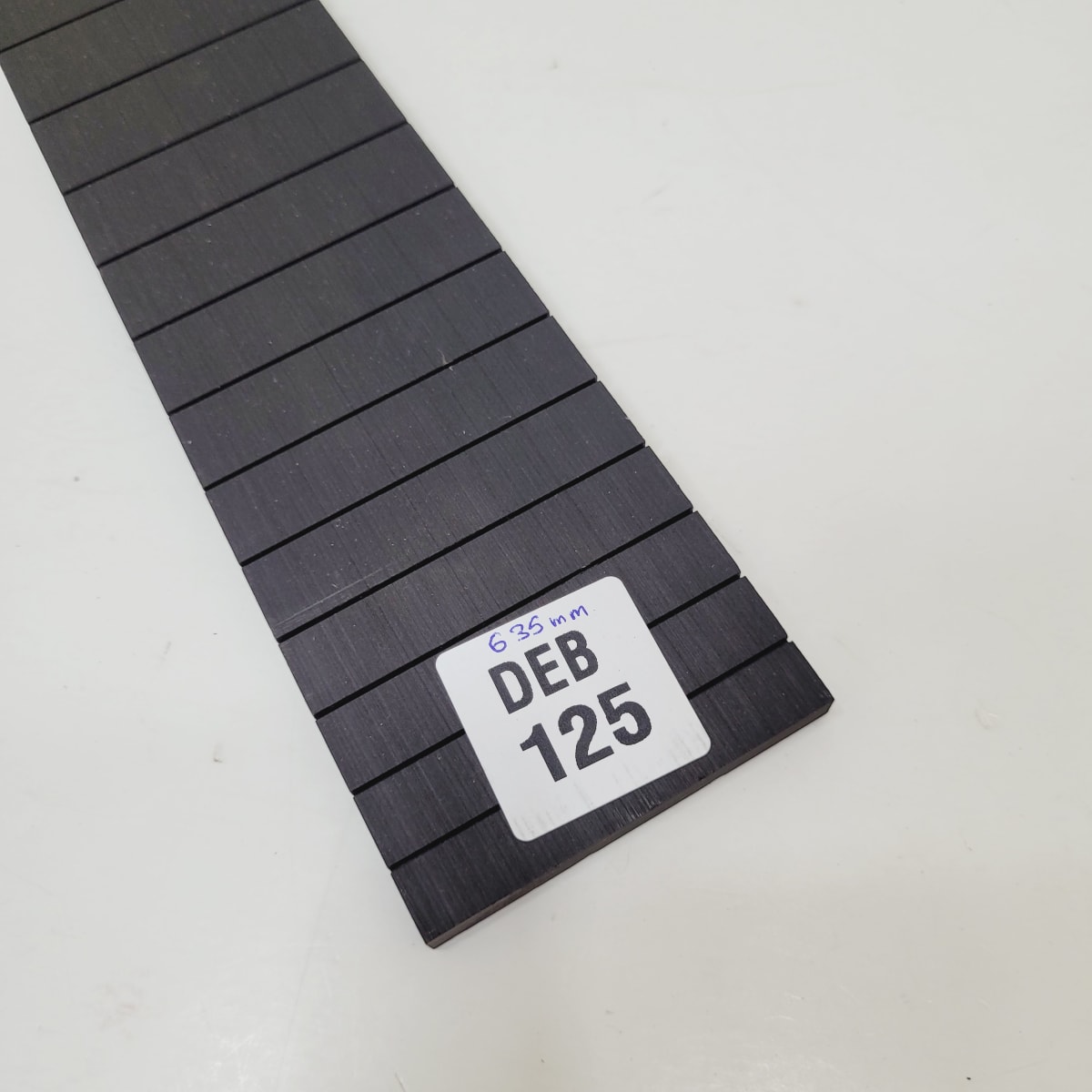 Diapason Ranurado REF: DEB-125 de Ebano para Guitarra Clasica Escala 635mm3