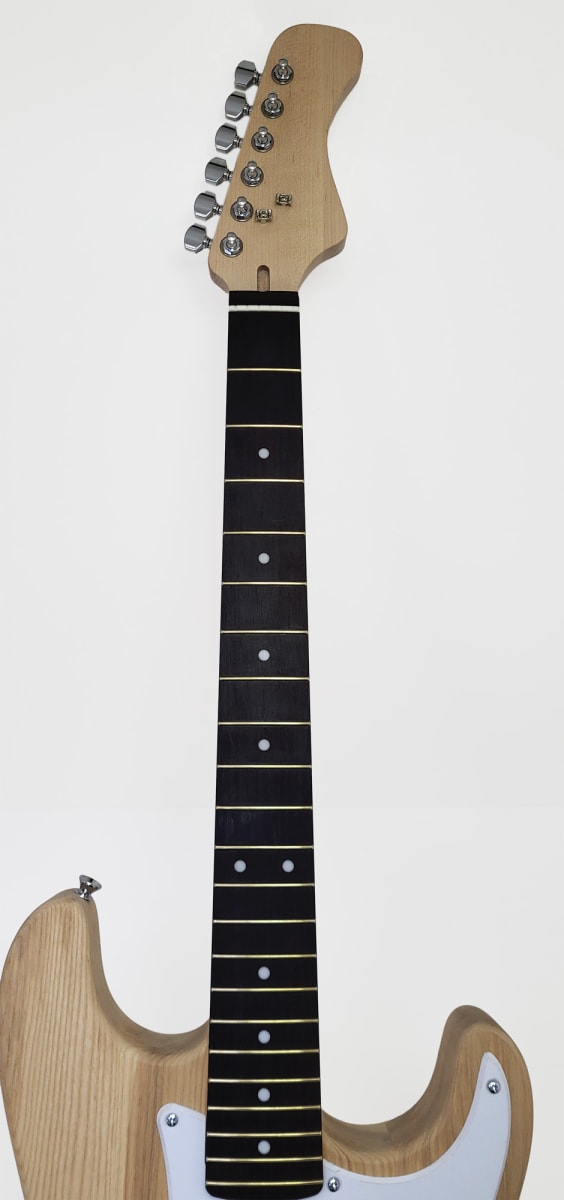 Kit LBLuthier de Guitarra Eléctrica Tipo Strato Mod: A Cap: S-S-S Hardware Gotoh® Incluido3