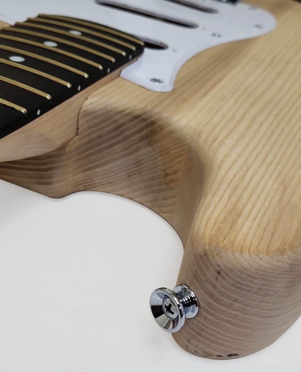 Kit LBLuthier de Guitarra Eléctrica Tipo Strato Mod: B Cap: H-H Hardware Gotoh® Incluido20