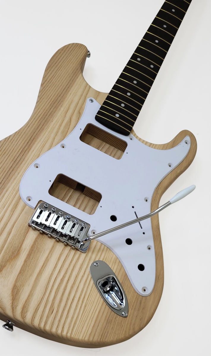 Kit LBLuthier de Guitarra Eléctrica Tipo Strato Mod: B Cap: H-H Hardware Gotoh® Incluido19