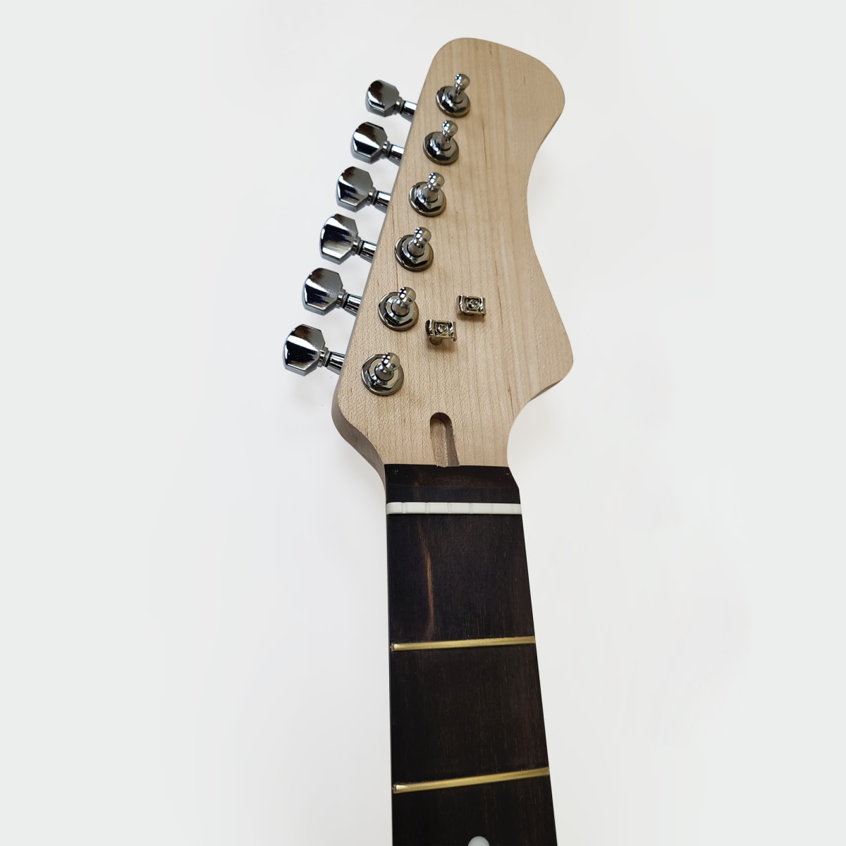 Kit LBLuthier de Guitarra Eléctrica Tipo Strato Mod: B Cap: H-H Hardware Gotoh® Incluido12