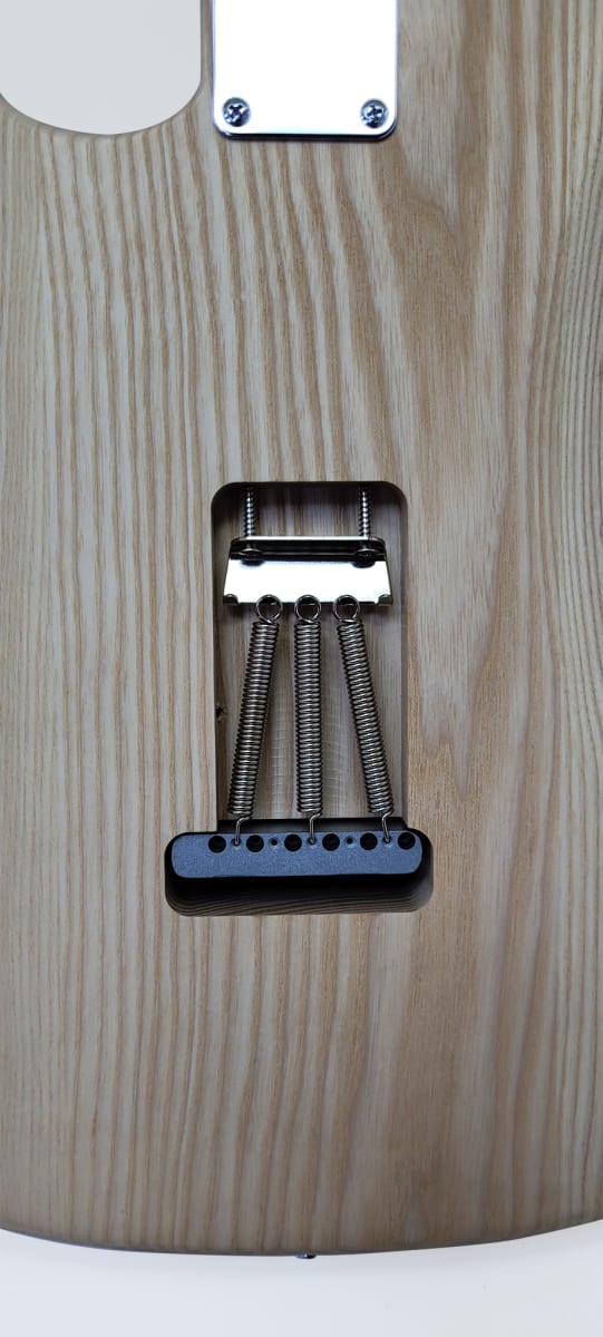 Kit LBLuthier de Guitarra Eléctrica Tipo Strato Mod: B Cap: H-H Hardware Gotoh® Incluido11