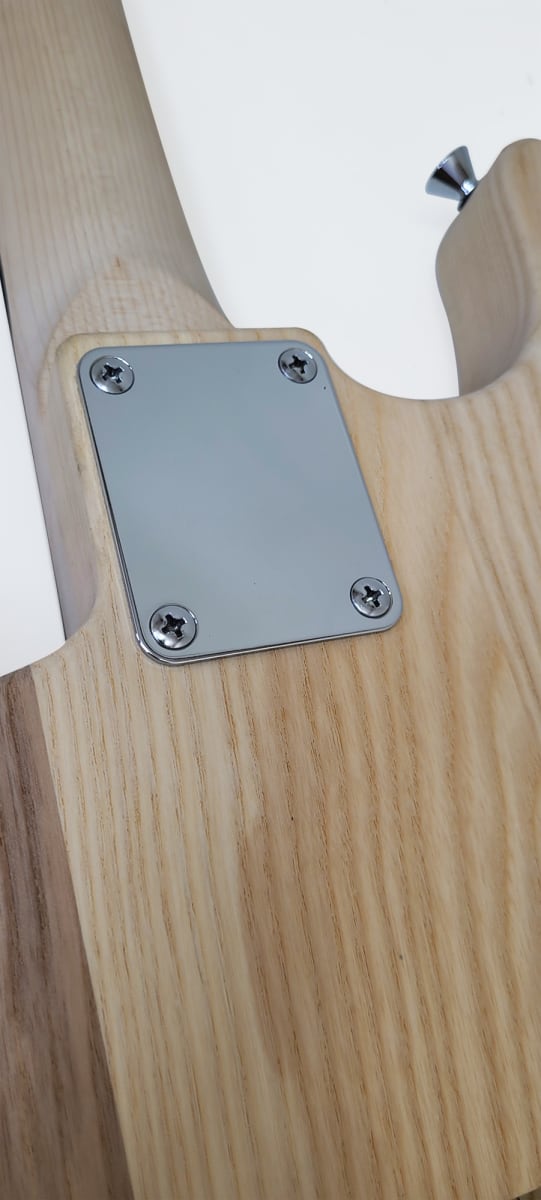 Kit LBLuthier de Guitarra Eléctrica Tipo Strato Mod: B Cap: H-H Hardware Gotoh® Incluido18