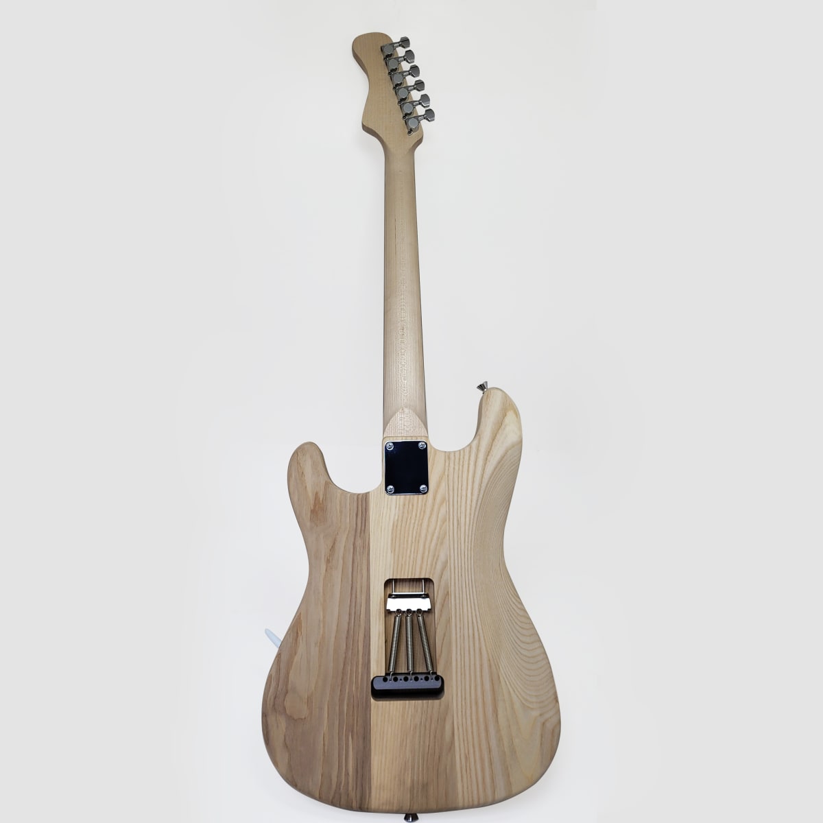 Kit LBLuthier de Guitarra Eléctrica Tipo Strato Mod: B Cap: H-H Hardware Gotoh® Incluido16