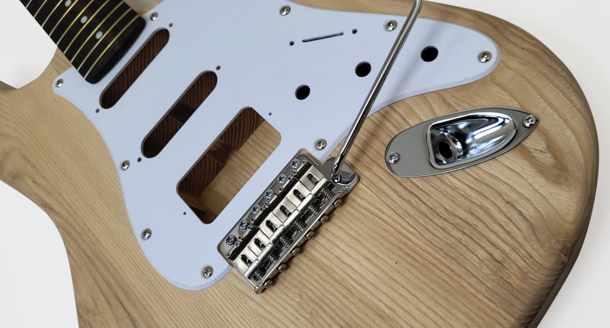 Kit LBLuthier de Guitarra Eléctrica Tipo Strato Mod: C Cap: H-S-S Hardware Gotoh® Incluido5