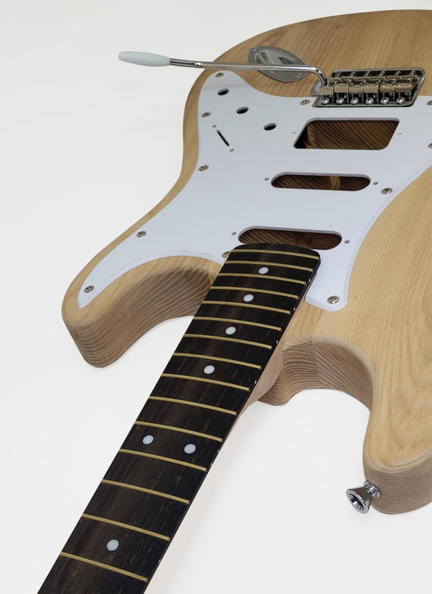 Kit LBLuthier de Guitarra Eléctrica Tipo Strato Mod: C Cap: H-S-S Hardware Gotoh® Incluido8